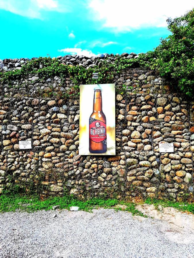Blasina Beer Hostel Boquete Bagian luar foto