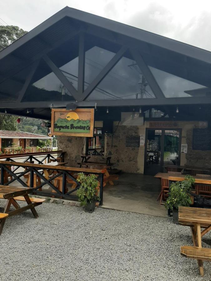 Blasina Beer Hostel Boquete Bagian luar foto